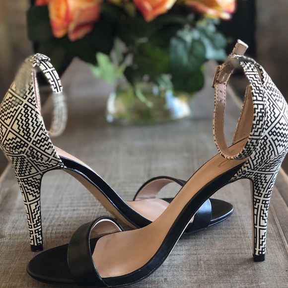 Mix No. 6 Shoes - NWOT Black/Cream Ankle Strap Heel Size 7 1/2